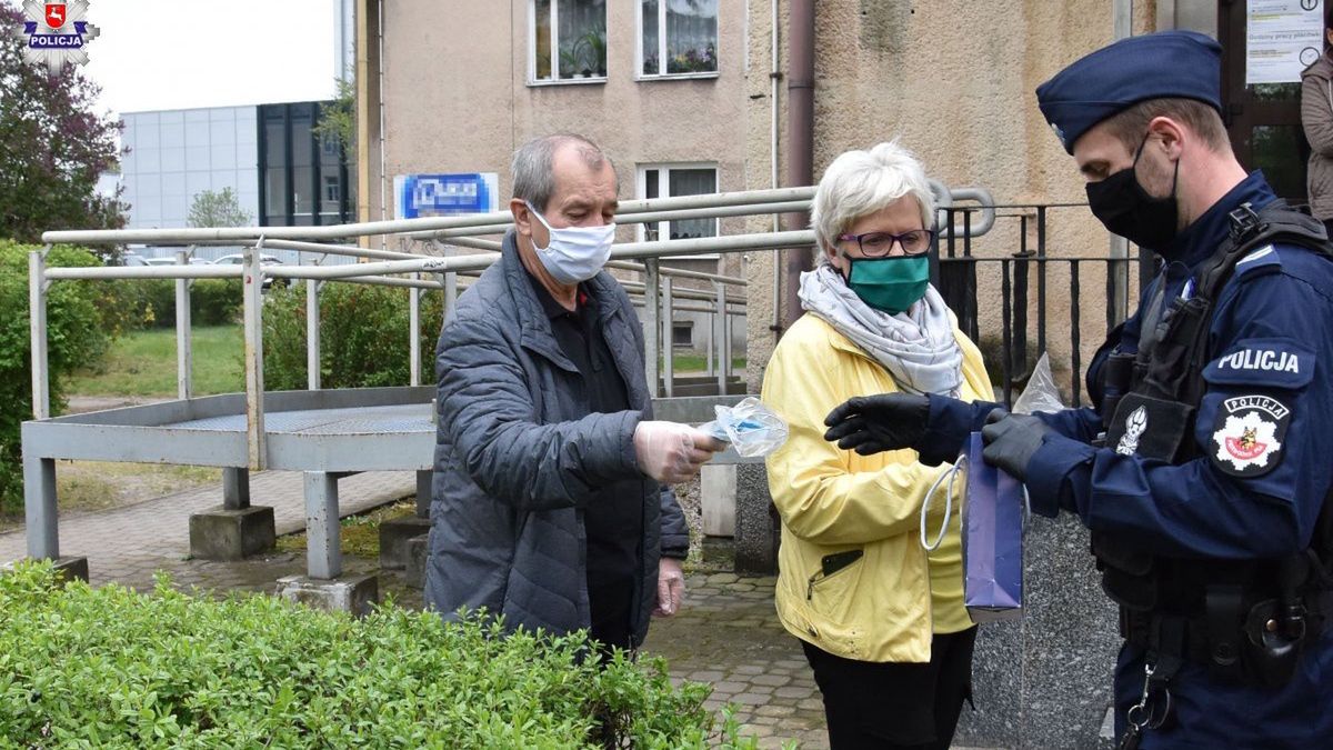 Akcja rozdawania maseczek wśród Puławian