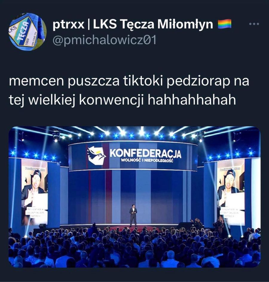 Sławomir Mentzen na konwencji Konfederacji pokazuje tiktoki