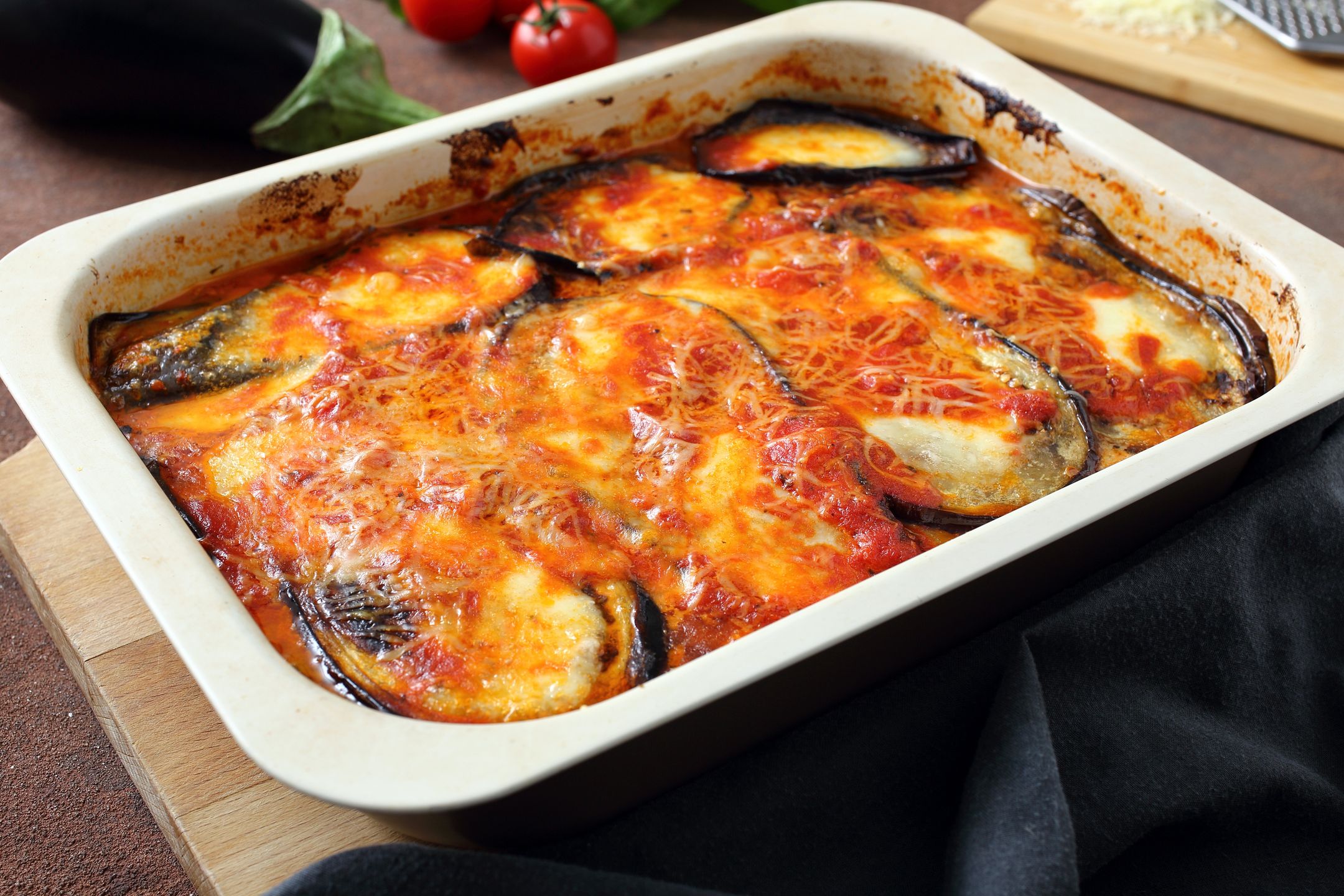 Parmigiana di melanzane, czyli włoska zapiekanka z bakłażanem