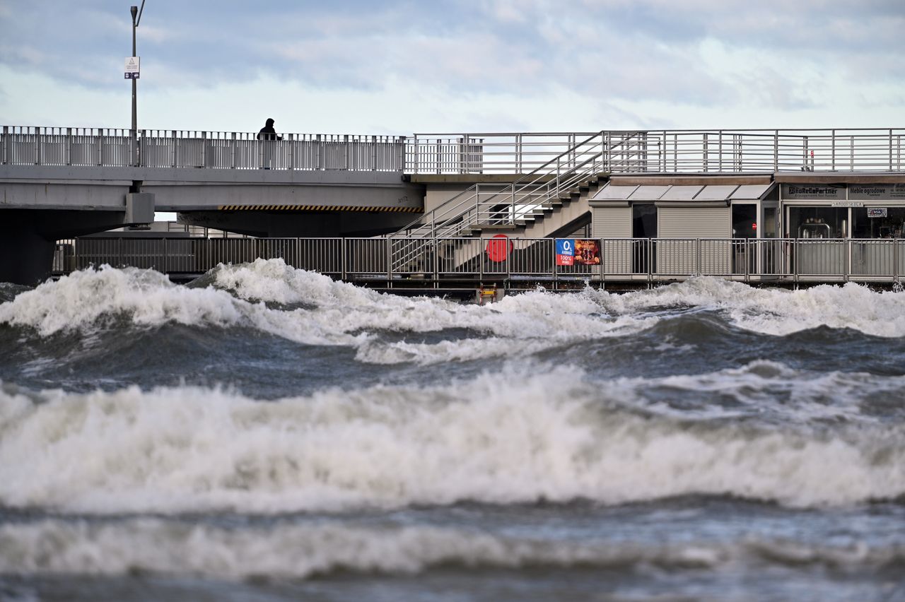 Nowa prognoza. Uderzą w nas silne wichury. Wiatr przekroczy 100 km/h. Idzie też rekord temperaturowy