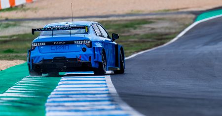 Lynk & Co przejmuje rolę Volvo w motorsporcie. Pierwsze testy chińskiej wyścigówki