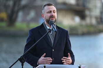 "Granice chamstwa i kłamstwa". Szef MON wściekły na ludzi Nawrockiego