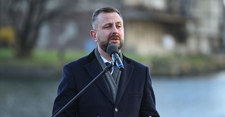"Granice chamstwa i kłamstwa". Szef MON wściekły na ludzi Nawrockiego