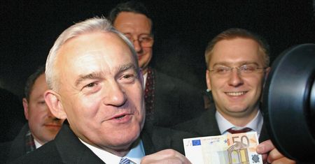 Historia pewnych negocjacji. Leszek Miller: ja mordowałem się 10 godzin, Morawieckiemu wystarczy minuta
