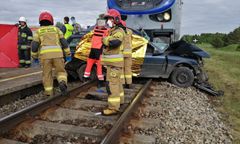 Tragedia koło Kętrzyna. Auto wjechało pod pociąg, ranne dziecko