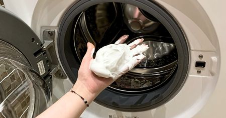 Nigdy nie używaj pralki, dopóki nie natrzesz jej kosmetykiem. Genialne rozwiązanie