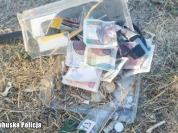 Dwóch degeneratów napadło na 13-latkę kwestującą pod marketem. Zabrali jej puszkę z pieniędzmi