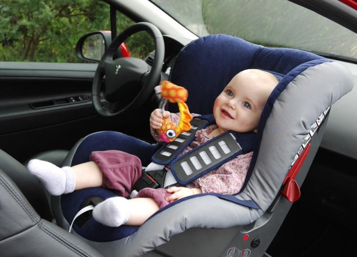 Jak przewozić dziecko w foteliku samochodowym?