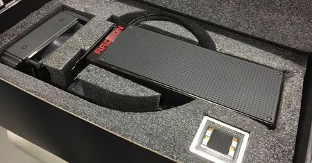 AMD Radeon Pro Duo pozuje do zdjęć