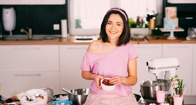 Nowy program „Ooo Ciastko. Słodko i z pasją” w TVS. Prowadzącą Elżbieta Hurek