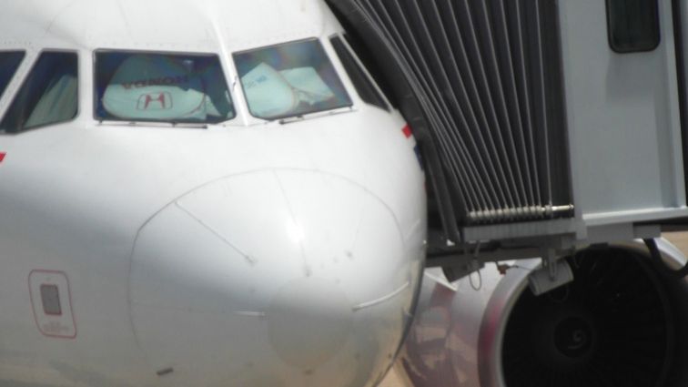 samolot matka dzieci koronawirus