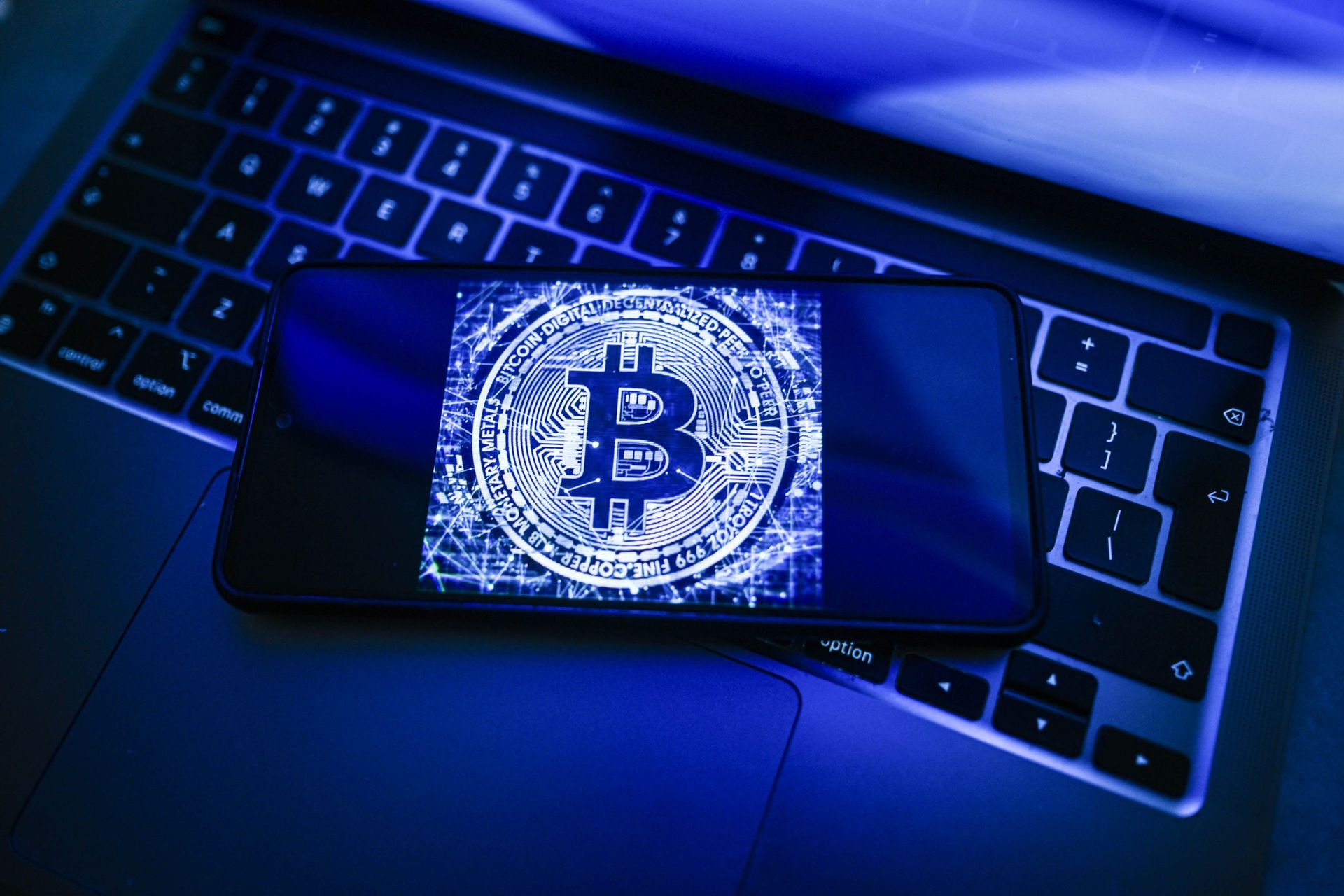 Wielka kradzież kryptowalut. Haker przejął 340 mln dol. Część już oddał
