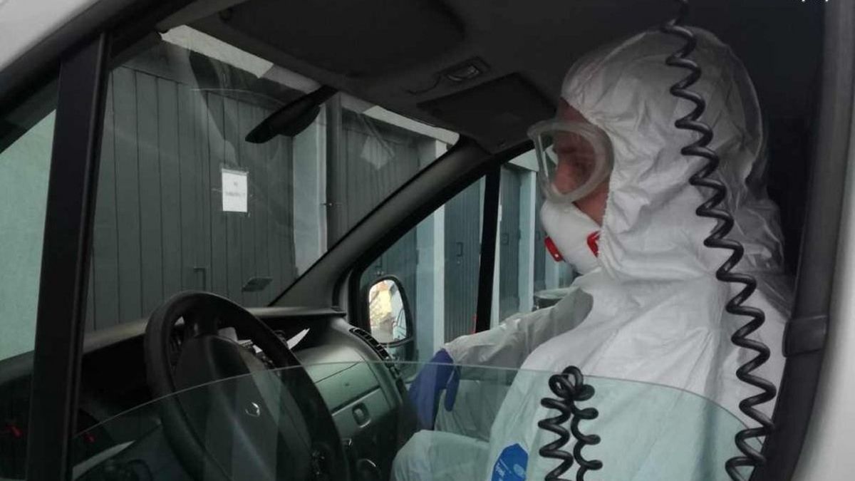 Zakażony wyszedł z domu.