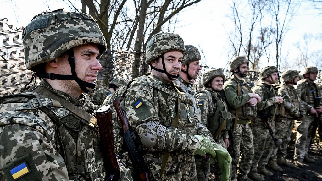 Zełenski liczy na powrót młodych Ukraińców do kraju