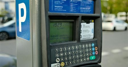 Płatne parkowanie w centrum Warszawy w weekendy? Trzaskowski: będę rekomendował