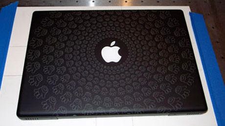 Laptop w wersji "custom", czyli laserowe grawerowanie 1