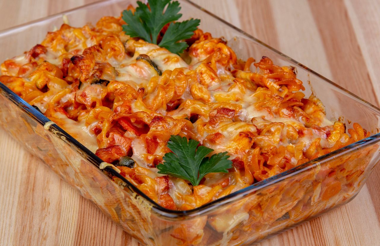 Pizza-style pasta casserole: A quick family meal with a twist