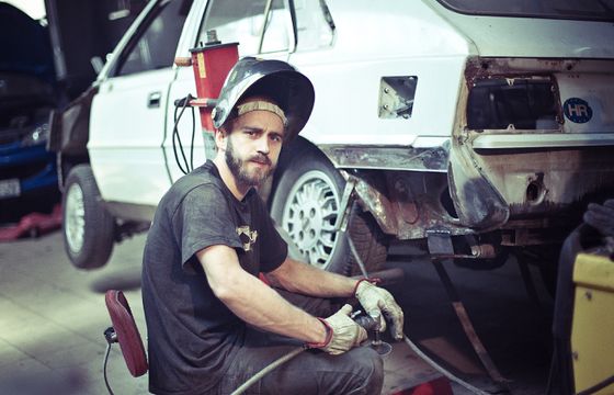 Jesień w Polsat Play: „Klasyki na warsztat”, „Drwale” i „Chłopaki do wzięcia”