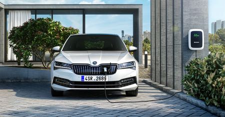 Hybrydowa Škoda Superb iV wyceniona. To całkiem atrakcyjna propozycja