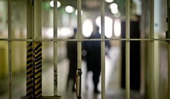 Wyszedł z więzienia i od razu okradł trzy sklepy. Zatrzymał go czujny policjant po służbie