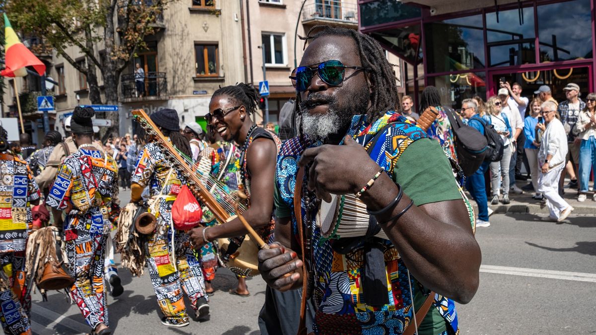 Artyści z Senegalu podczas korowodu w Zakopanem