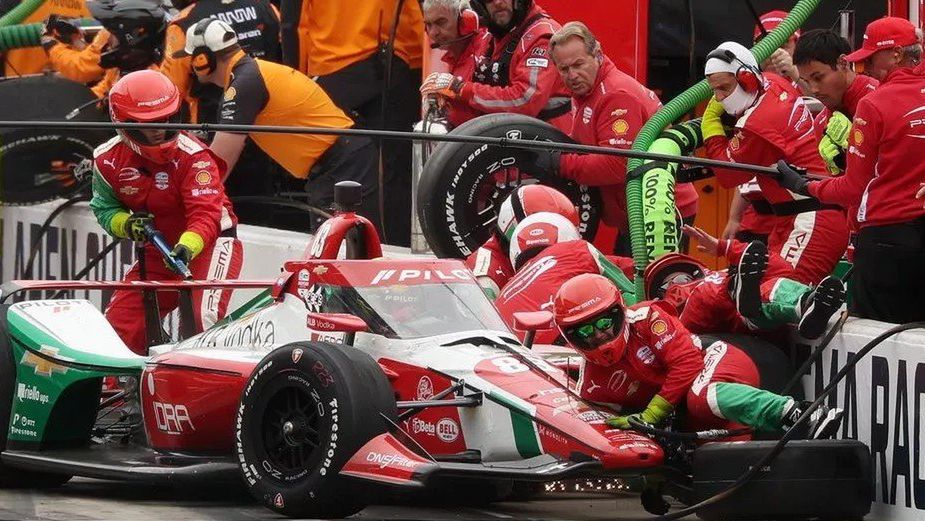 Przyczyną niecodziennej kraksy, była awaria tylnego hamulca w aucie gwiazdy Indy 500 - Roberta Shwartzmana