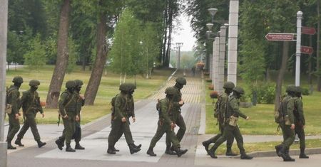 Białoruś. Sytuacja się zaostrza. Armia, druty kolczaste i armaty wodne