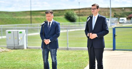 Premier znów dał pieniądze fundacji od Dworczyka. W sumie dziesiątki milionów zł