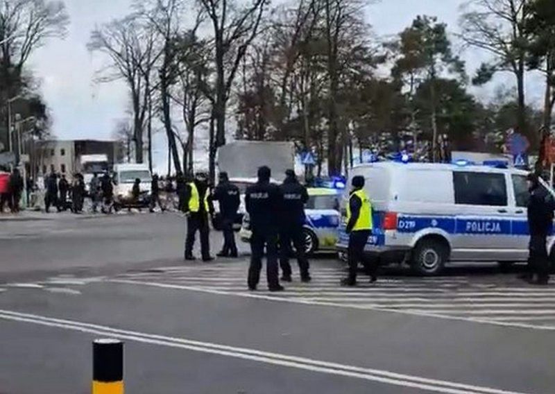 Protest pracowników przed bramą PZL Świdnik. Blokada ruchu jako sygnał ostrzegawczy