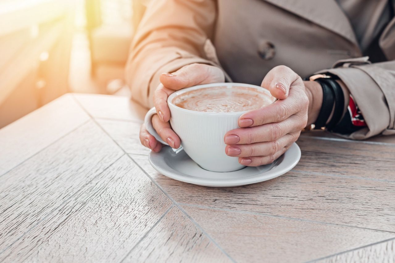 Manicure na jesień. Jakie propozycje są najmodniejsze? Znajdź idealną inspirację dla siebie