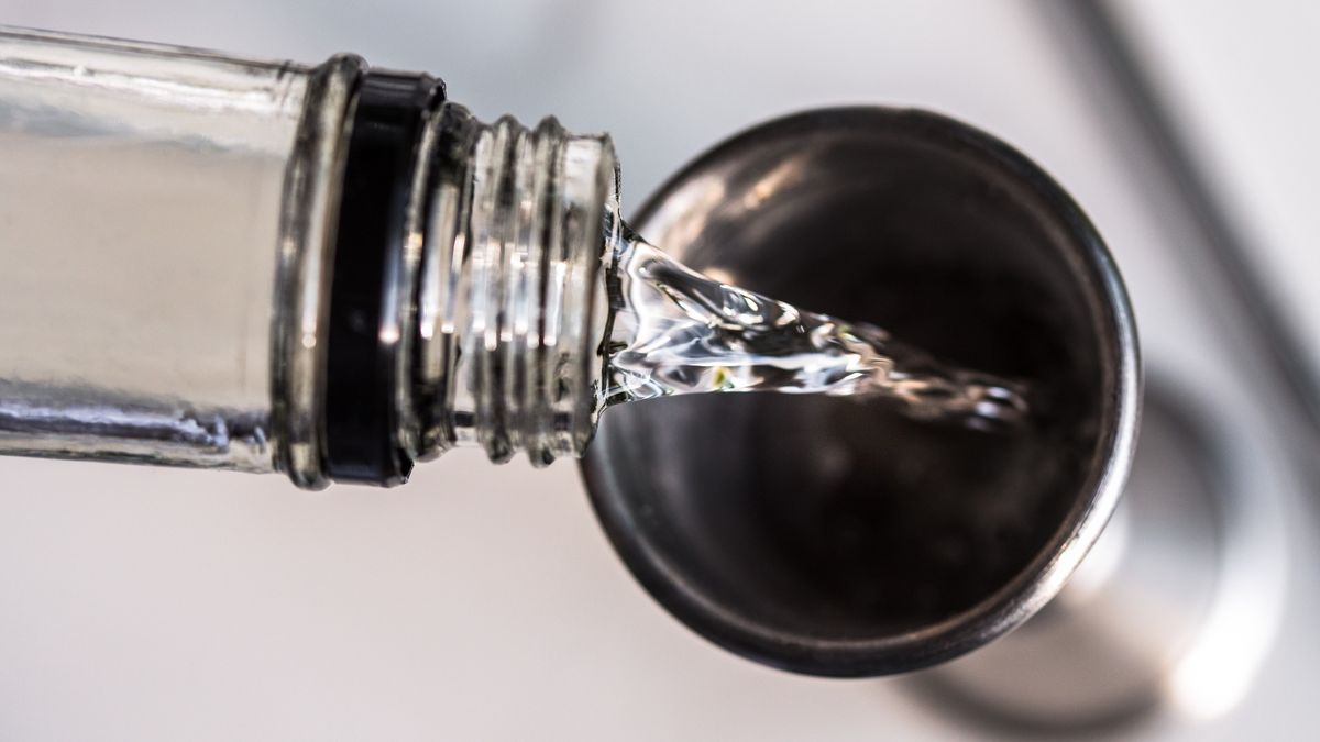 Pouring Liquor into a JiggerPouring Liquor into a JiggerMichelle Lee Photographybeverage, isolated, nobody, macro, pour, action, liquor, jigger