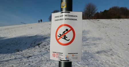 Warszawa. Tragedia na Górce Szczęśliwickiej. Miasto wprowadziło zakaz zjazdu na sankach