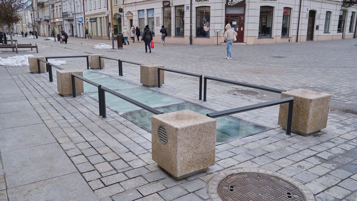 Ogrodzili okno czasu na Placu Litewskim