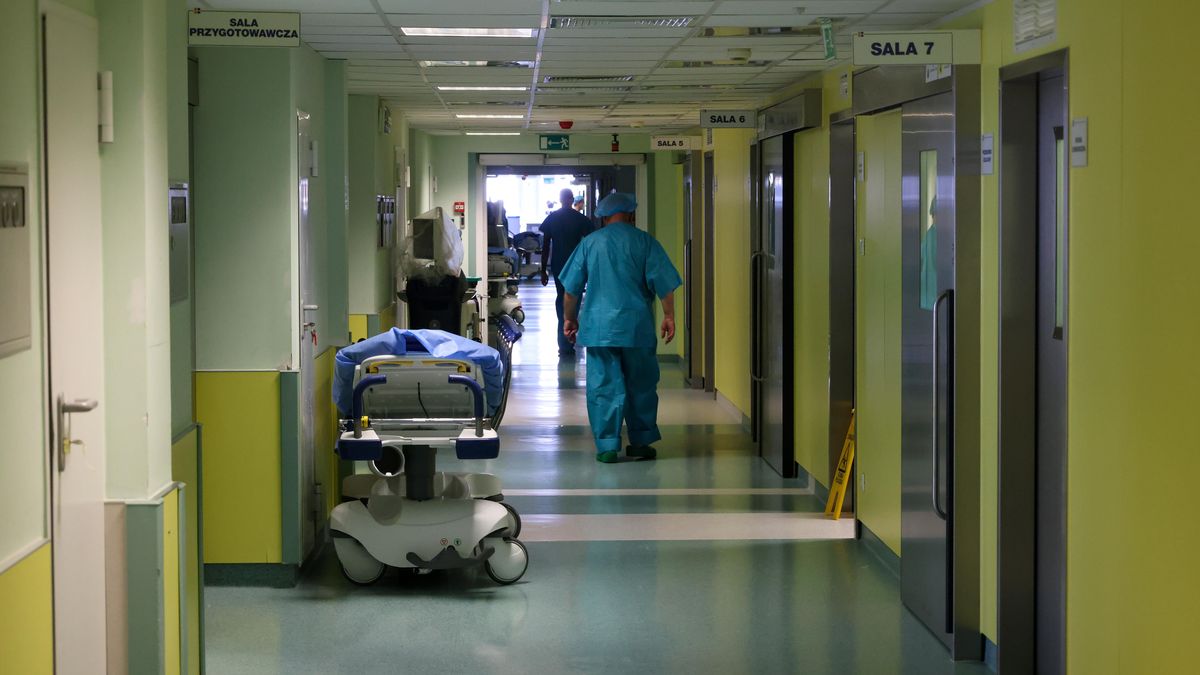 Mazowiecki Szpital Br�dnowski
Warszawa, 05.08.2025. Mazowiecki Szpital Br�dnowski, 5 bm. w Warszawie.
(awol) PAP/Albert Zawada
Albert Zawada
choroba, kompleks szpitalny, korytarz szpitalny, leczenie, medycyna, ochrona zdrowia, pacjenci, pacjent, personel medyczny, plac�wka medyczna, pnp, pnp foto, s�u�ba zdrowia, szpital, ul. Kondratowicza 8, ��ko szpitalne