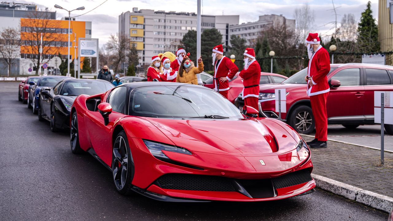 Ferrari SF90 Stradale przyłapane na polskich drogach (fot. Ferrari Katowice)