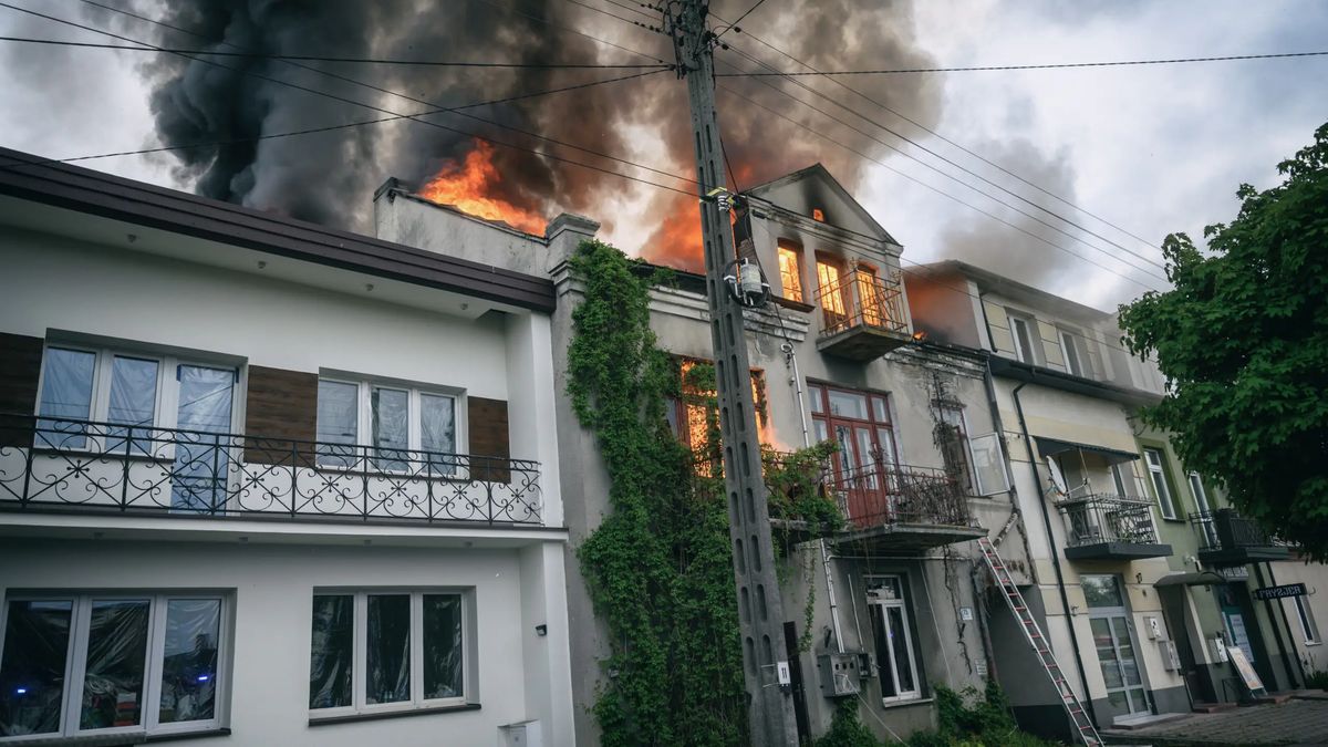 Na zdjęciu pożar na ulicy Sandomierskiej
