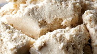 Ma tysiąc kalorii i mnóstwo tłuszczu, ale i tak warto jeść. Serce i skóra ci podziękują