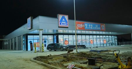 Okolica to jeszcze plac budowy, ale to nie przeszkadza w otwarciu. Liczą na przedświąteczne tłumy