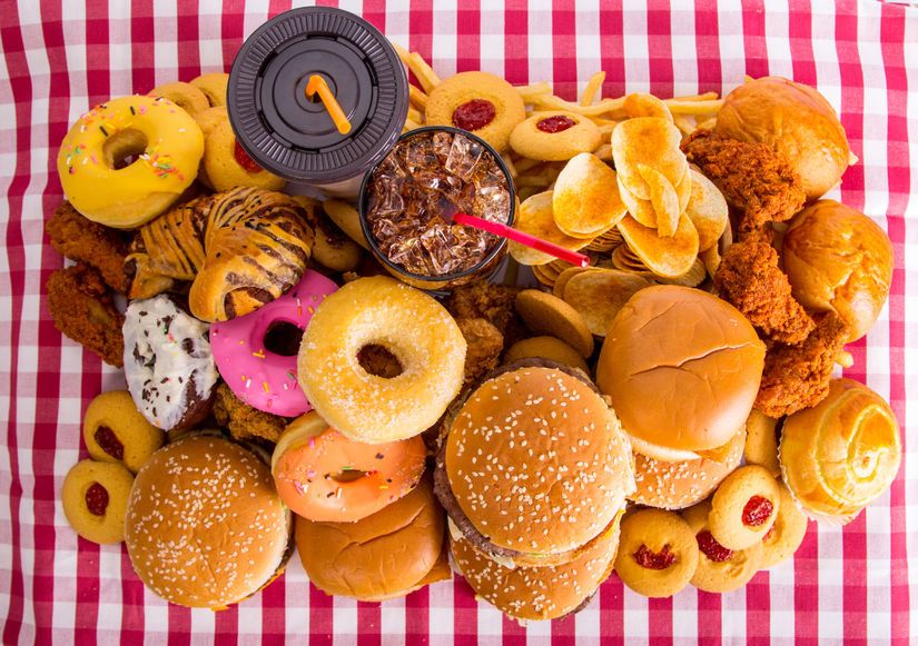 Chipsy i słodkie przekąski są niezdrowe