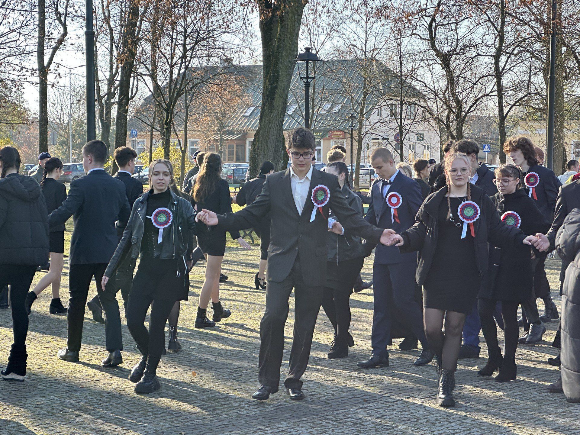 Poloneza dla Niepodległej zatańczyli uczniowie ZST w Suwałkach