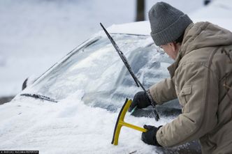 Taka jazda nie popłaca. Mandat za oszronioną szybę może zaboleć