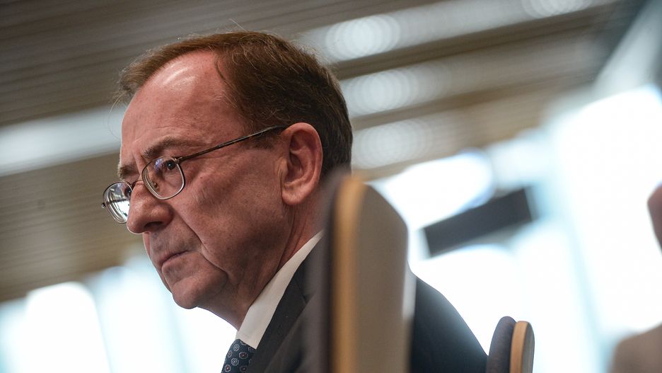 Warszawa, 23.04.2024. Wezwany na świadka, były szef MSWiA Mariusz Kamiński zeznaje na posiedzeniu sejmowej komisji śledczej do zbadania legalności, prawidłowości oraz celowości działań podjętych w celu przygotowania i przeprowadzenia wyborów Prezydenta Rzeczypospolitej Polskiej w 2020 r. w formie głosowania korespondencyjnego, 23 bm. w Sejmie w Warszawie. (mr) PAP/Marcin Obara