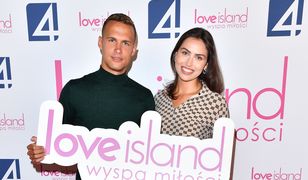 Finaliści "Love Island" całują się na ściance. Wrócili z Hiszpanii dosłownie chwilę temu