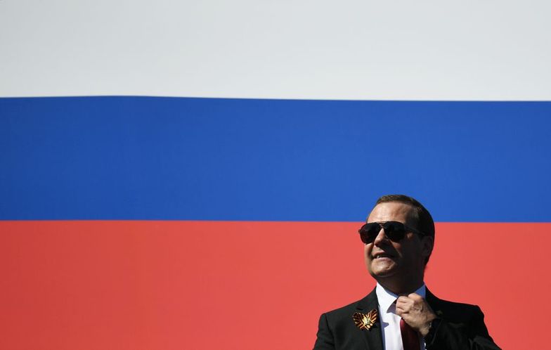 Miedwiediew grozi: bankructwo Rosji pociągnie za sobą Europę. Ekspert obala tę teorię