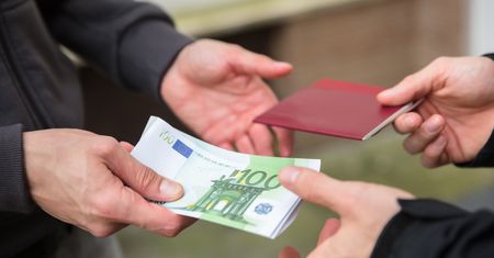 Wymyślił fikcyjne państwo i wydawał m.in. paszporty. Trwa śledztwo