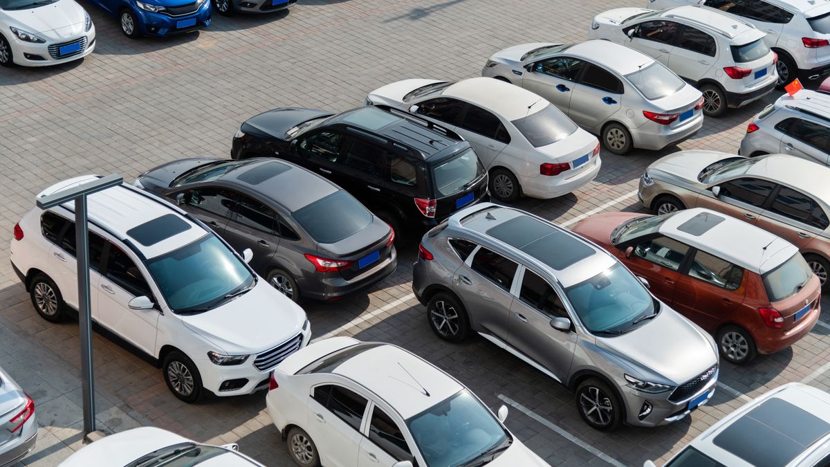 Parking; samochód; samochody; postój; ulica