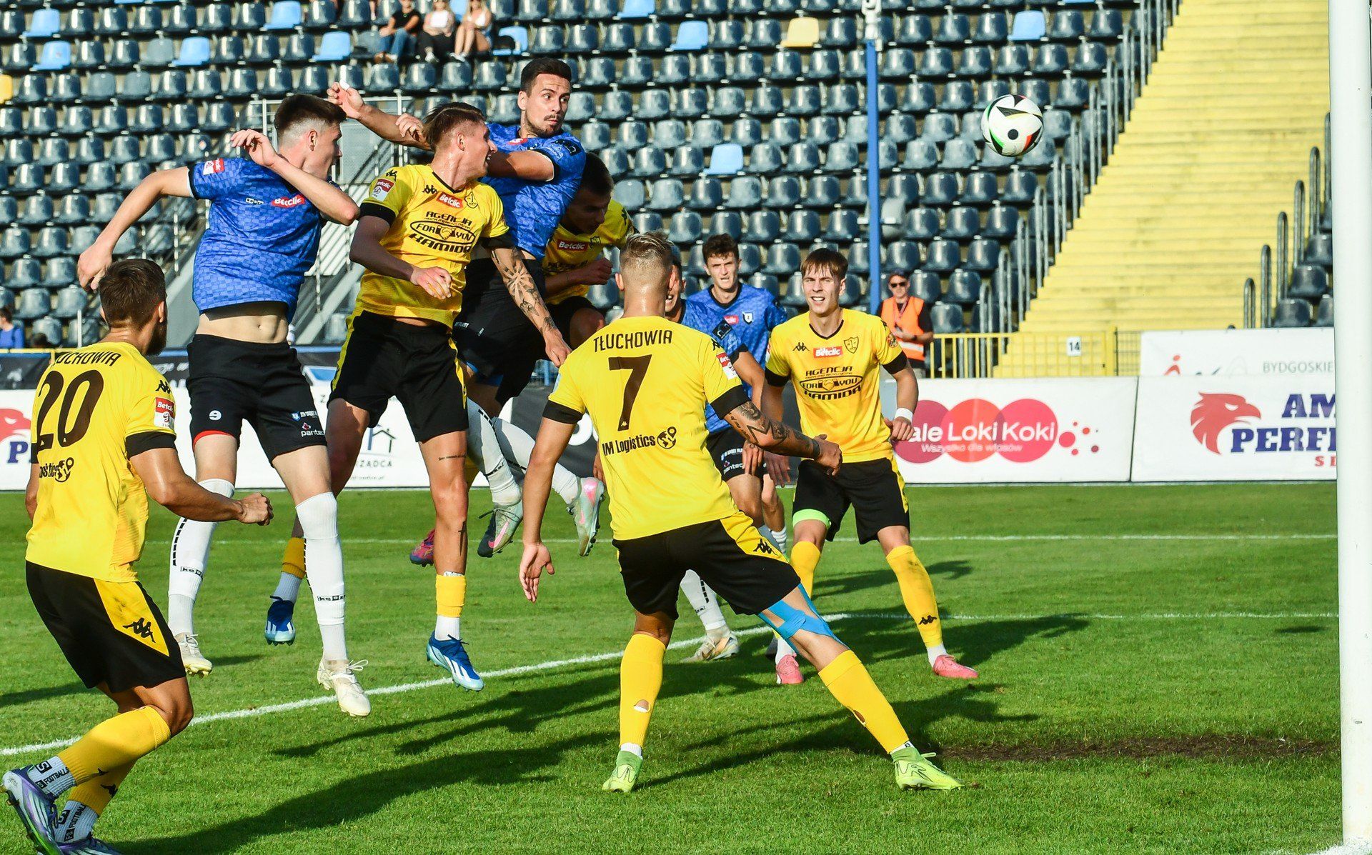 Zawisza Bydgoszcz - Tłuchowia Tłuchowo 4:0 (4:0), bramki: Marcel Strzyżewski (5), Filip Kozłowski (24), Maciej Kona (28, karny), Sebastian Rak (40)