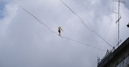 Jesteś w centrum Lublina? Spójrz w górę! Slacklinerzy nad naszymi głowami. Sprawdź, gdzie możesz ich spotkać