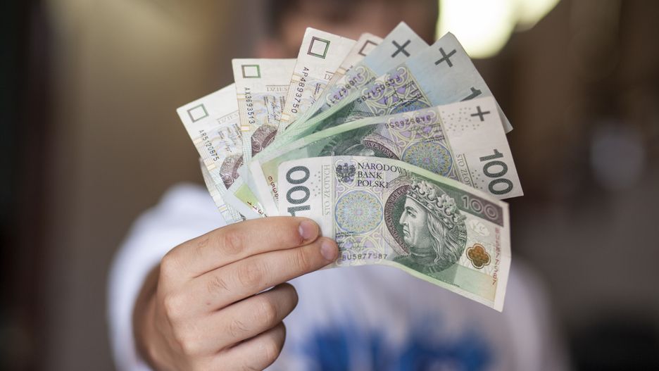 University boy shows some zloty bills, for when he goes on a student exchange, to Poland
University boy shows some zloty bills, for when he goes on a student exchange, to Poland
Juana Mari Moya