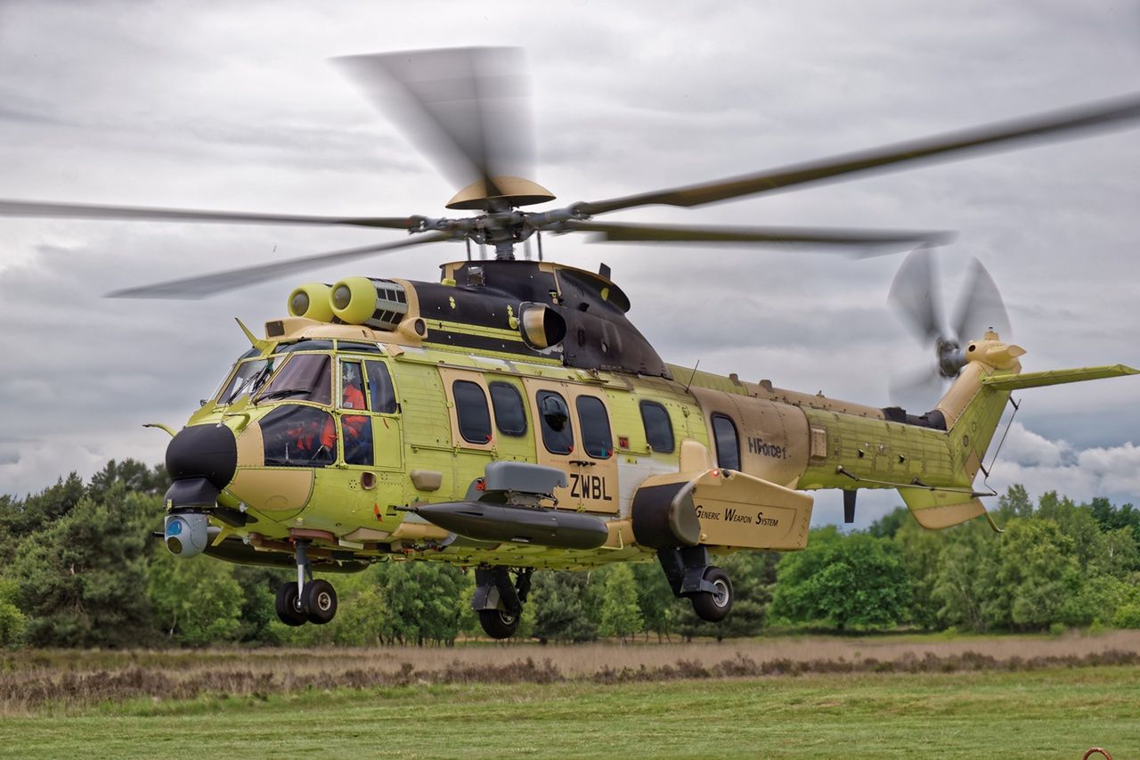 Śmigłowiec H225M w czasie prób integracji z systemem uzbrojenia HForce